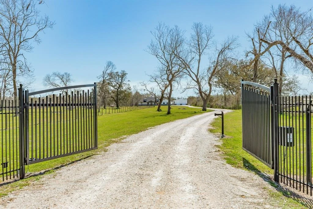 Photo of 7827 County Road 400
