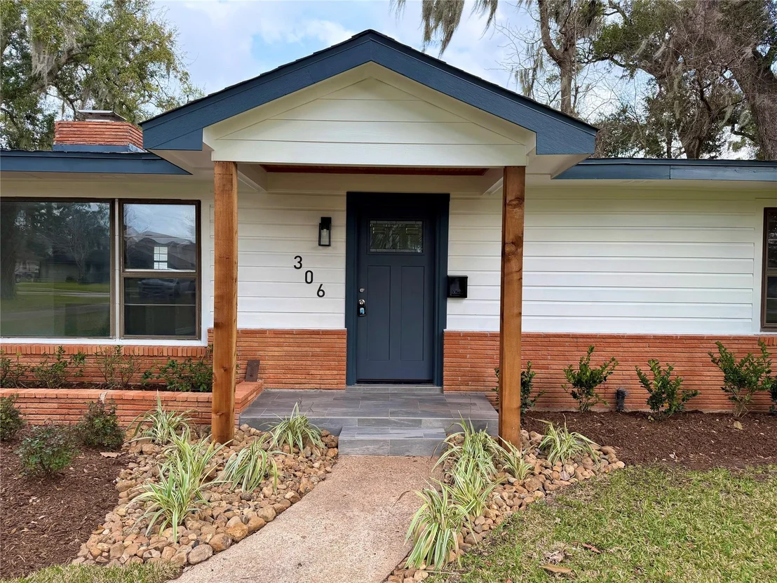 Photo of 306 Oak Drive