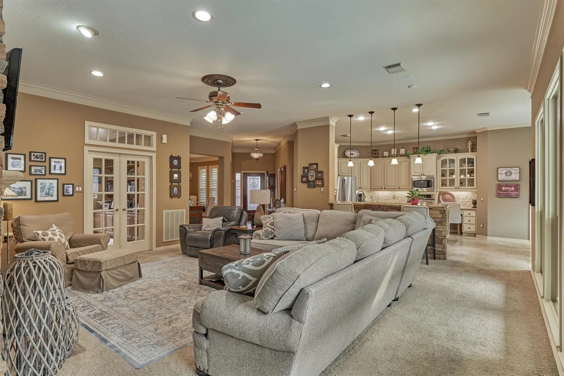 Photo of 111 S Castlegreen Circle