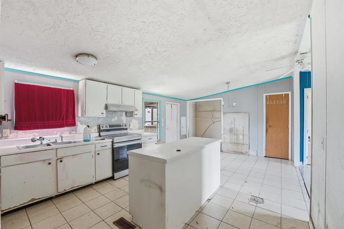 Photo of 16933 W Hammon