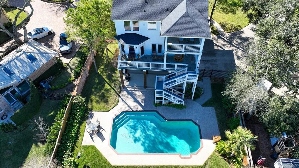 Photo of 18607 Upper Bay Road Road