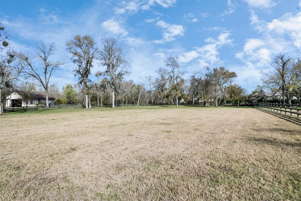 Photo of 5010 Woodside Lane
