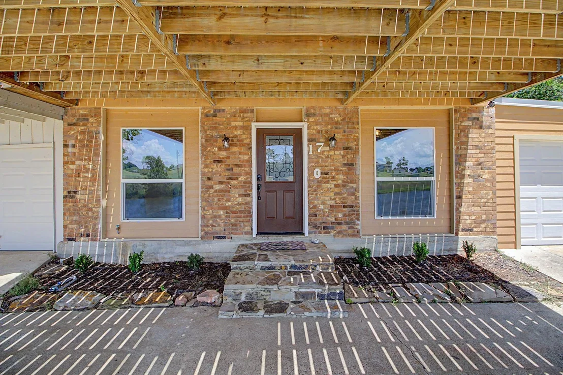 Photo of 17 Lakeview Drive