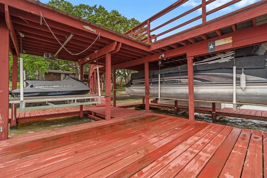 Photo of 160 Lakeway Drive
