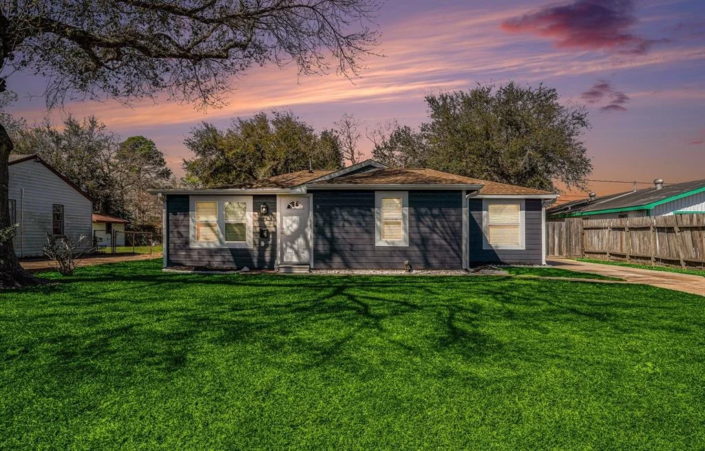 Photo of 7433 W Lambuth Lane