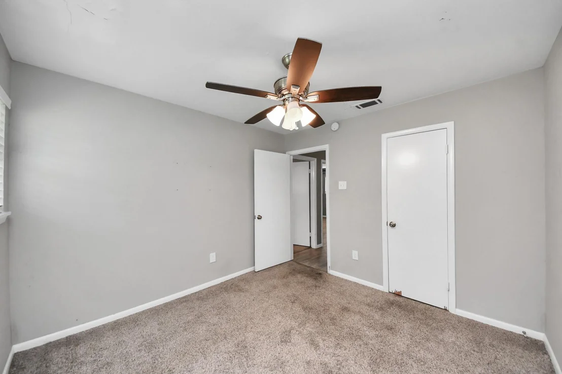 Photo of 5815 Effingham Drive
