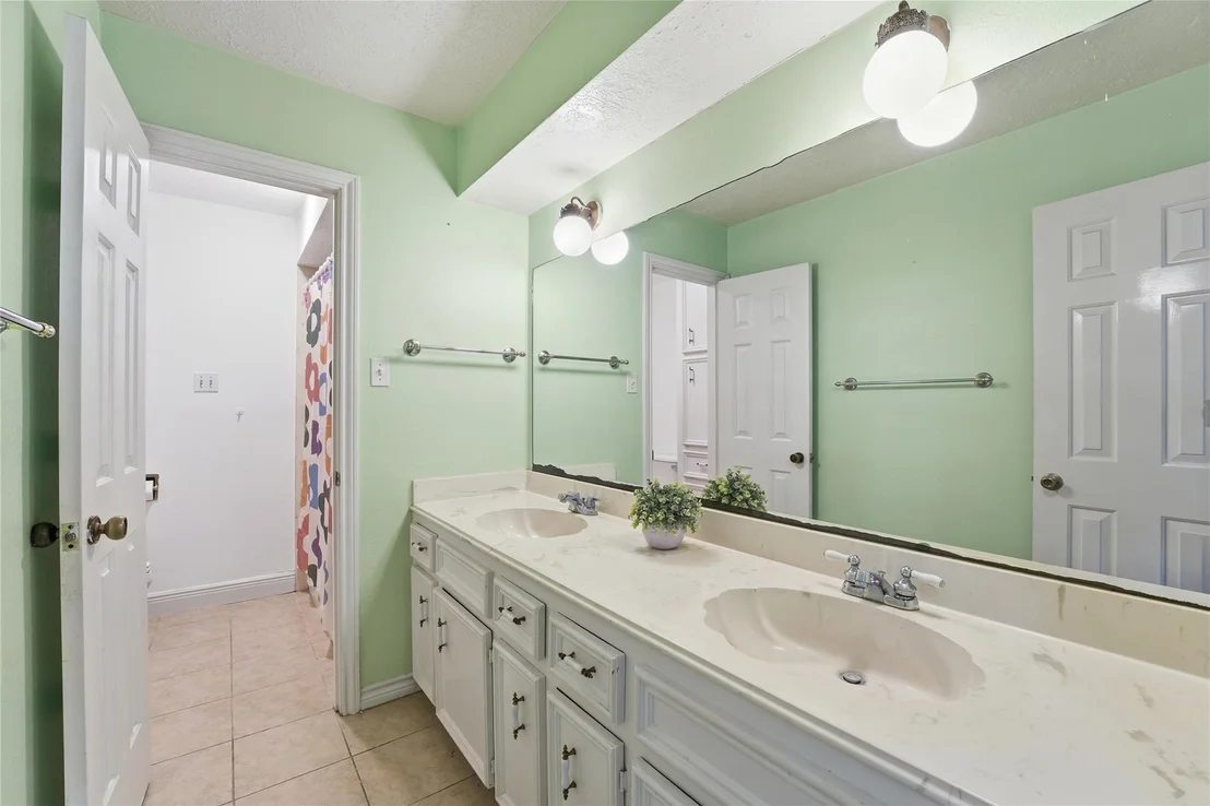 Photo of 22338 Wetherburn Lane
