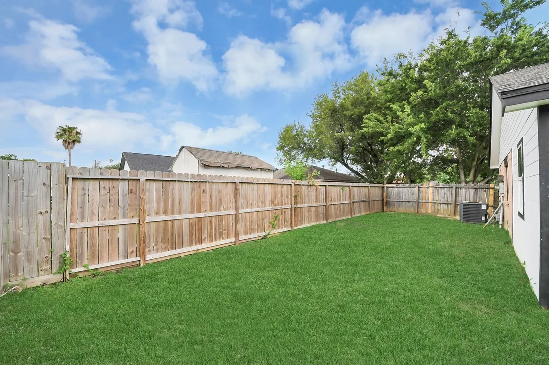 Photo of 5212 Willowview Drive