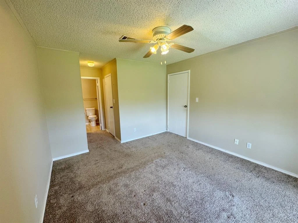 Photo of Unit 12A at 2501 Gulf Freeway