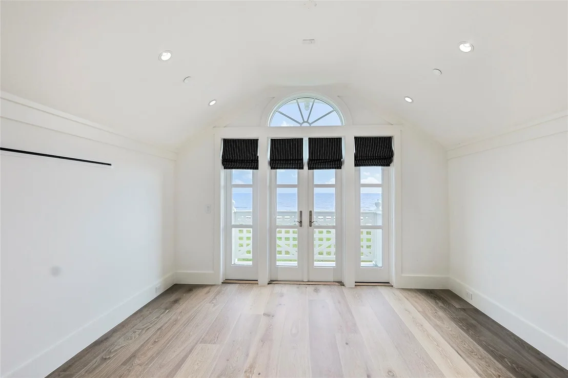 Photo of 2425 E Seaside Drive