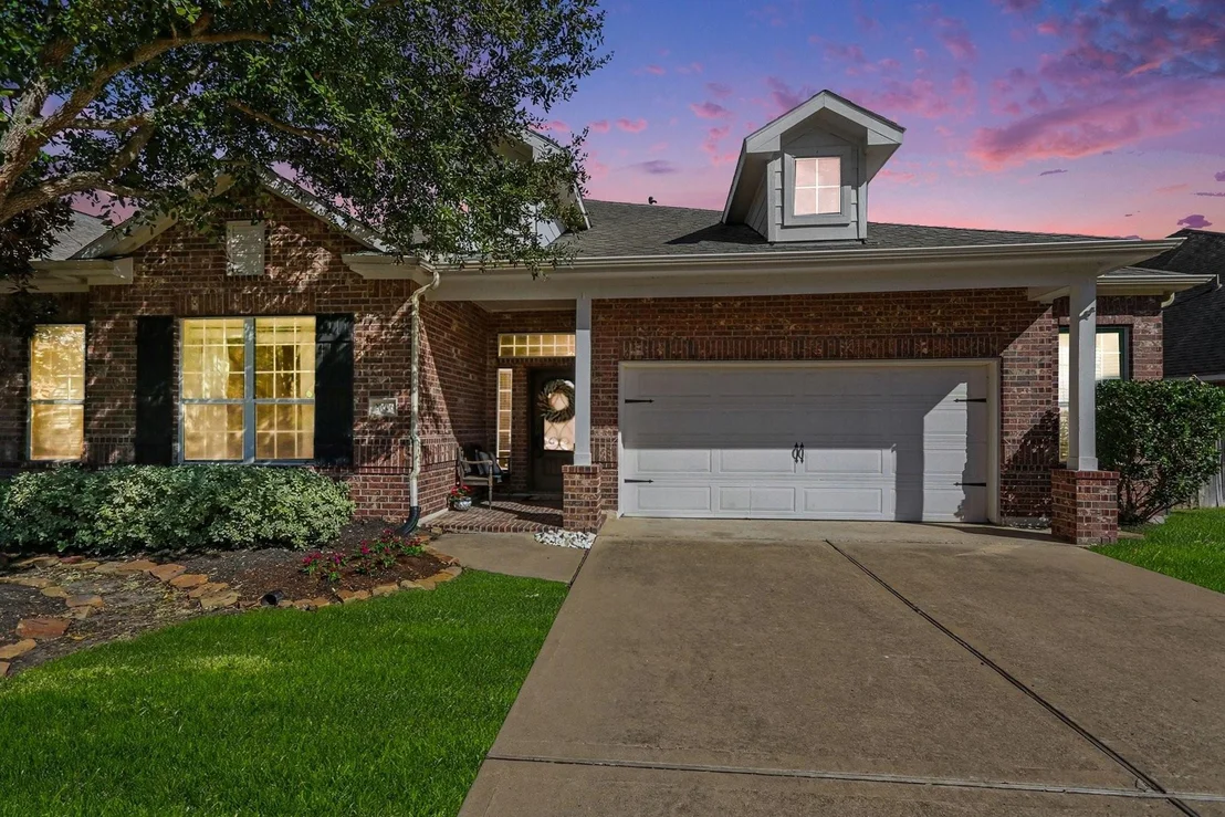Photo of 27006 Cliff Pointe Lane