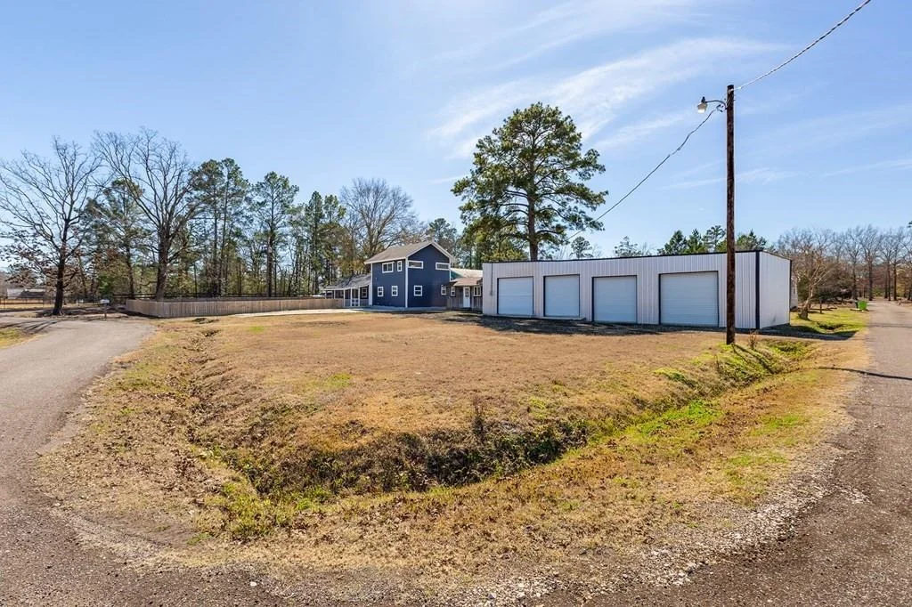Photo of 195 Lakeside Drive