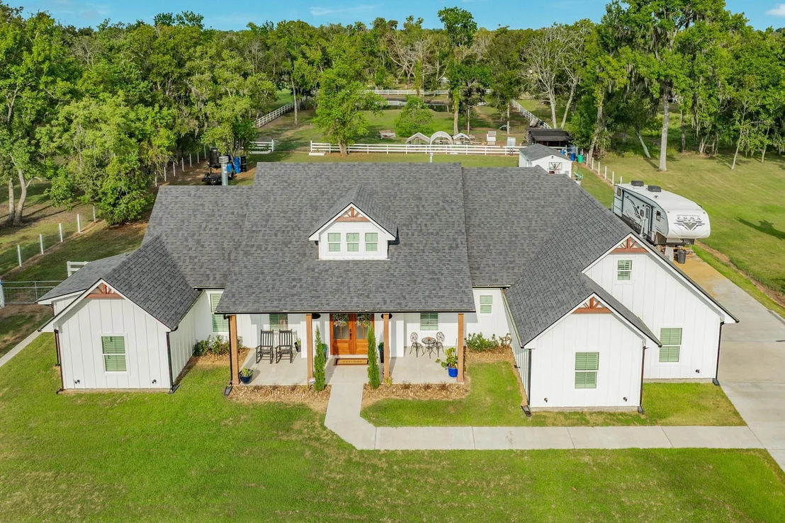 Photo of 206 Black Oak Dr