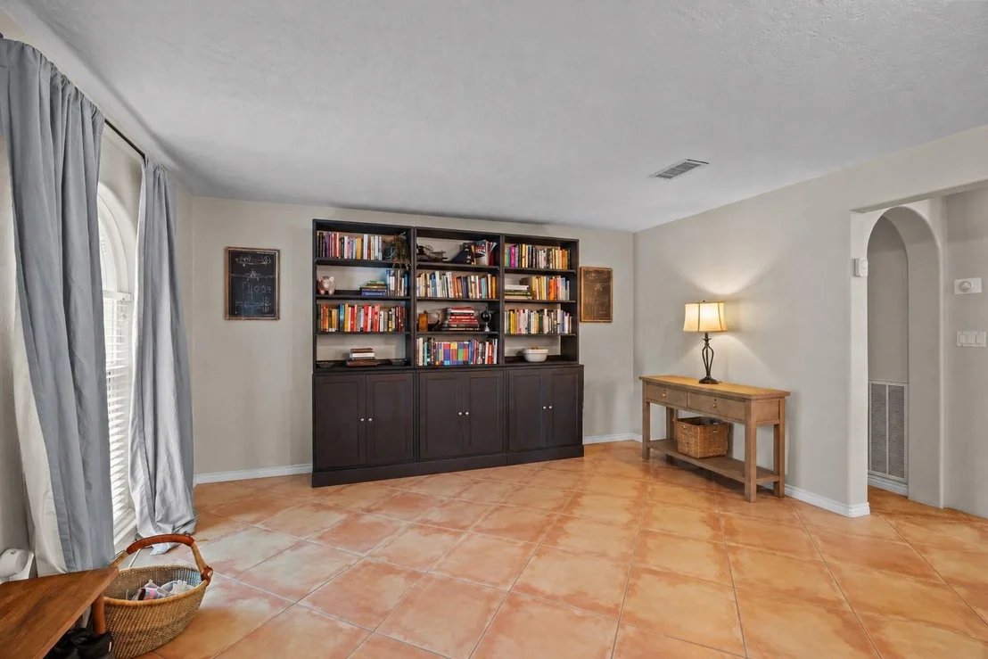 Photo of 16119 La Avenida Drive