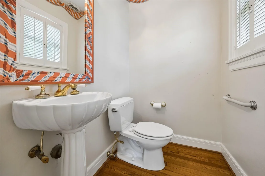 Photo of 2416 Addison Road