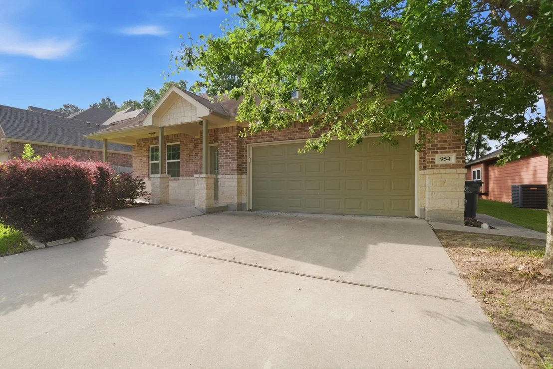 Photo of 984 Arbor Glen