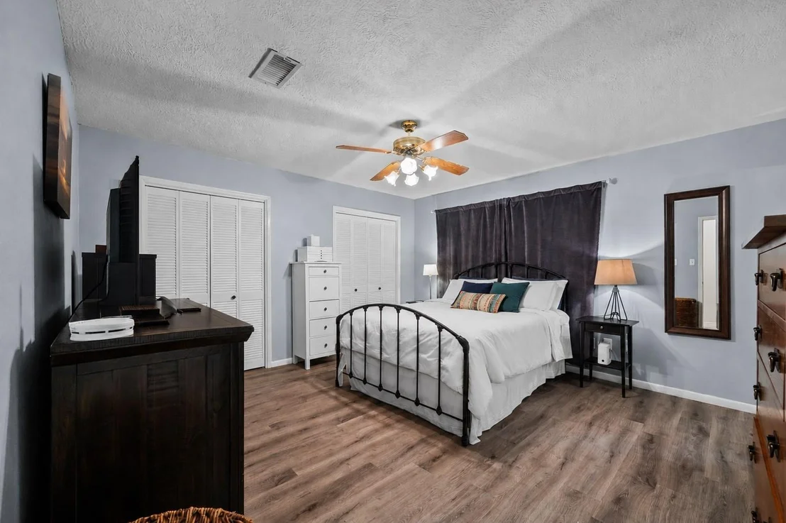 Photo of 16119 La Avenida Drive