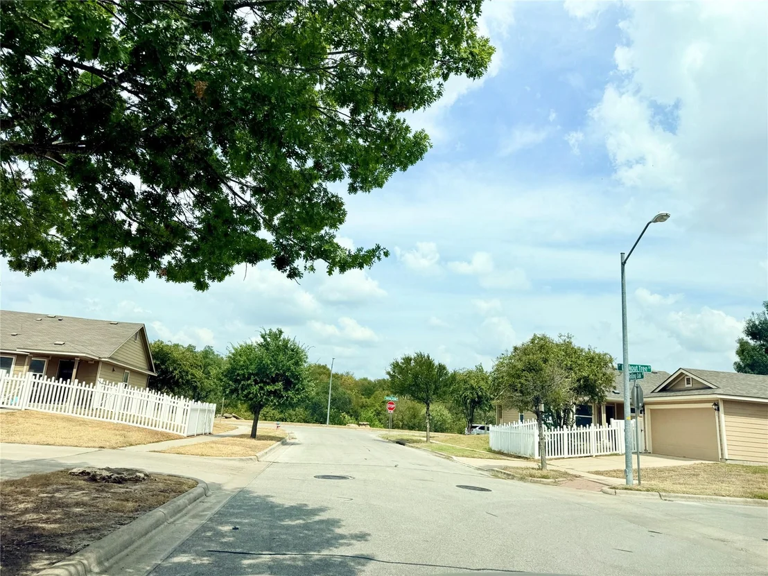 Photo of 504 Rolling Oak Drive