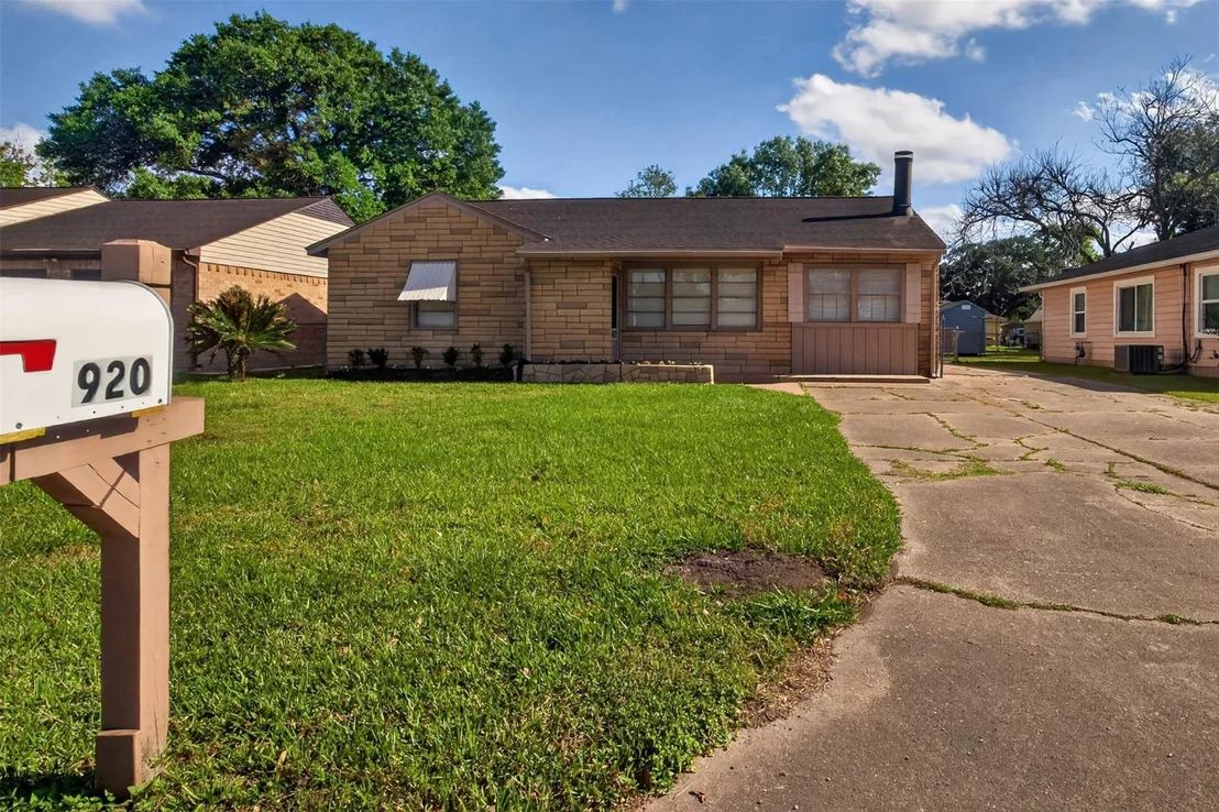 Photo of 920 Nottingham Drive
