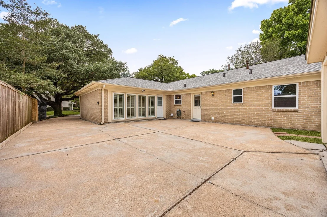 Photo of 1803 Briarpark Drive