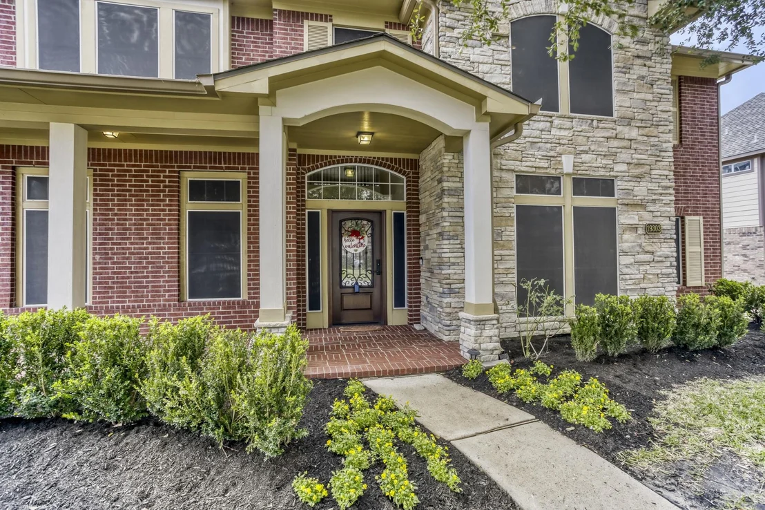 Photo of 19303 Valiant Woods Drive
