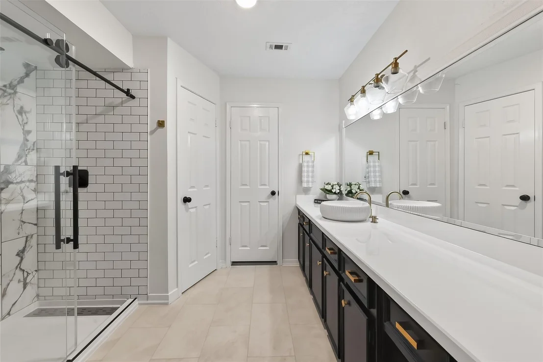 Photo of 13202 Lakecrest Drive