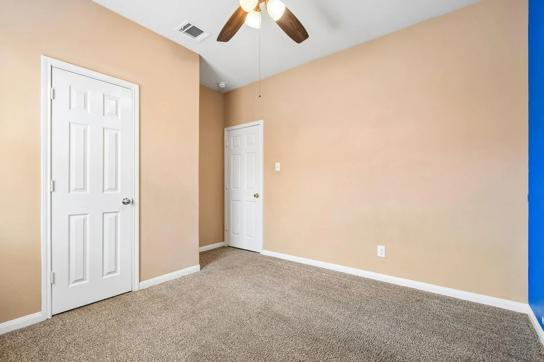 Photo of 128 Robertson Lane