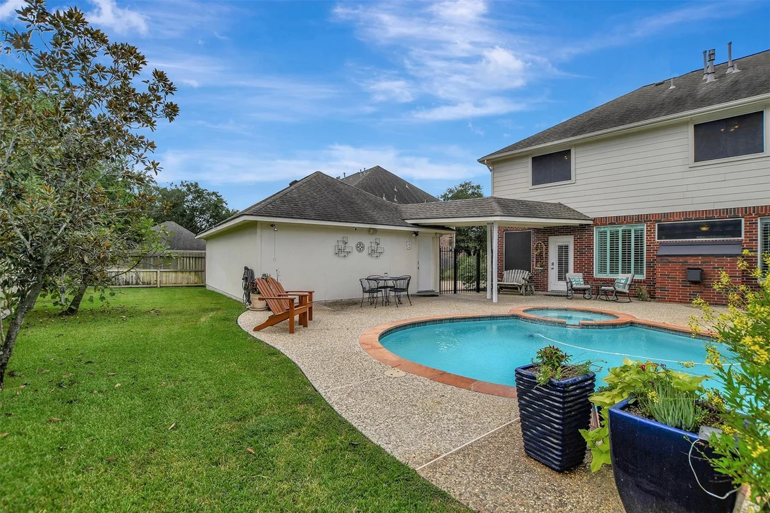 Photo of 15918 Lake Loop Drive