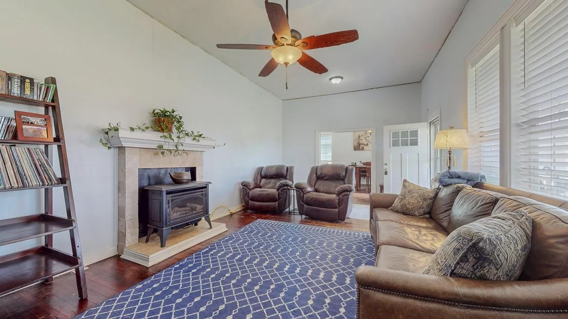 Photo of 1401 E Buccaneer Drive