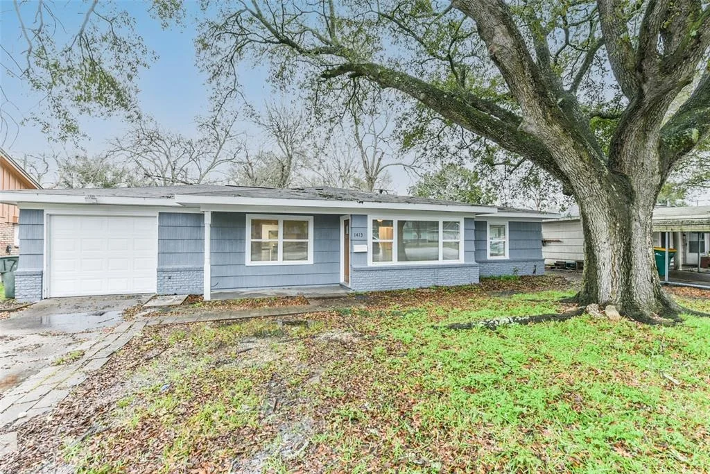 Photo of 1413 Lake Road