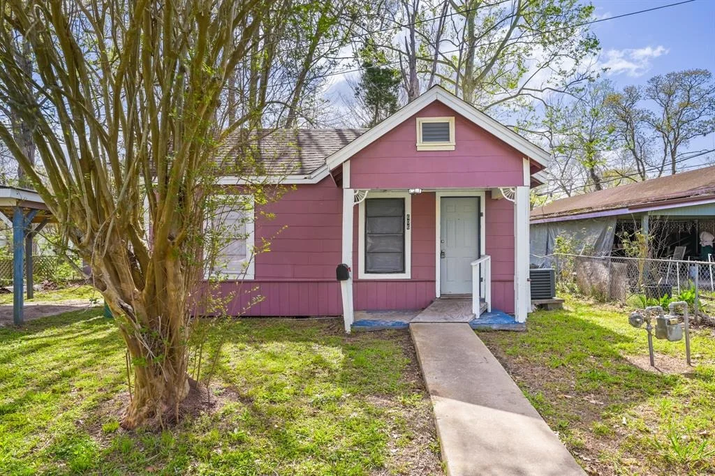 Photo of 606 E 4th Street