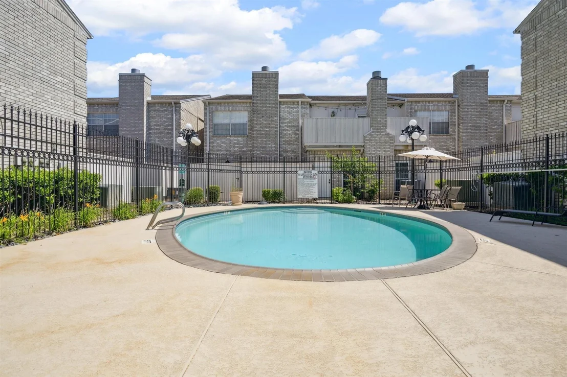 Photo of Unit 404 at 3780 Tanglewilde Street