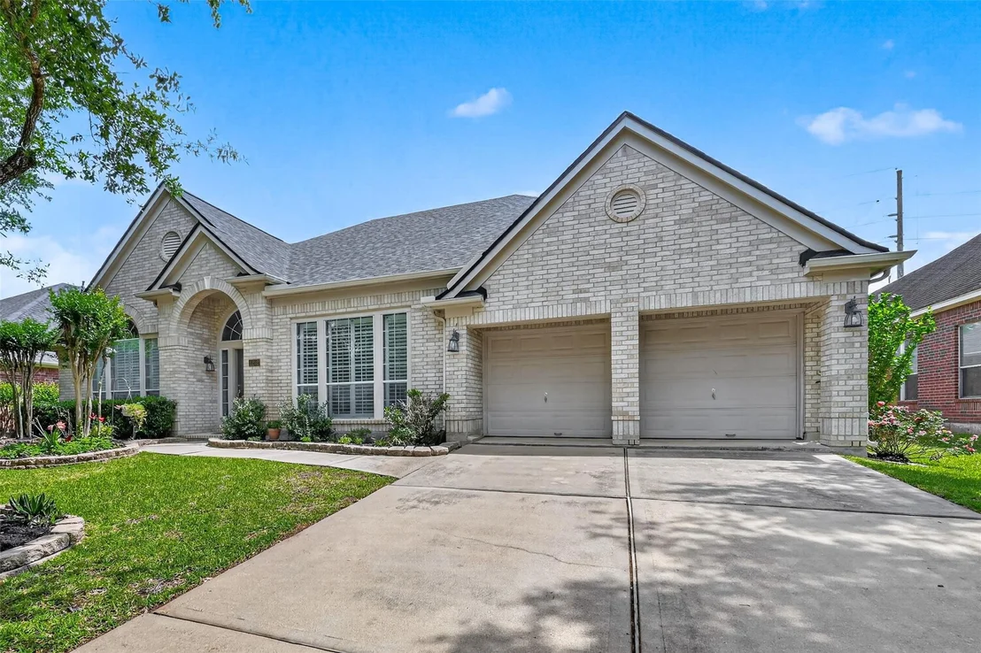 Photo of 1202 Waterside Estates Circle