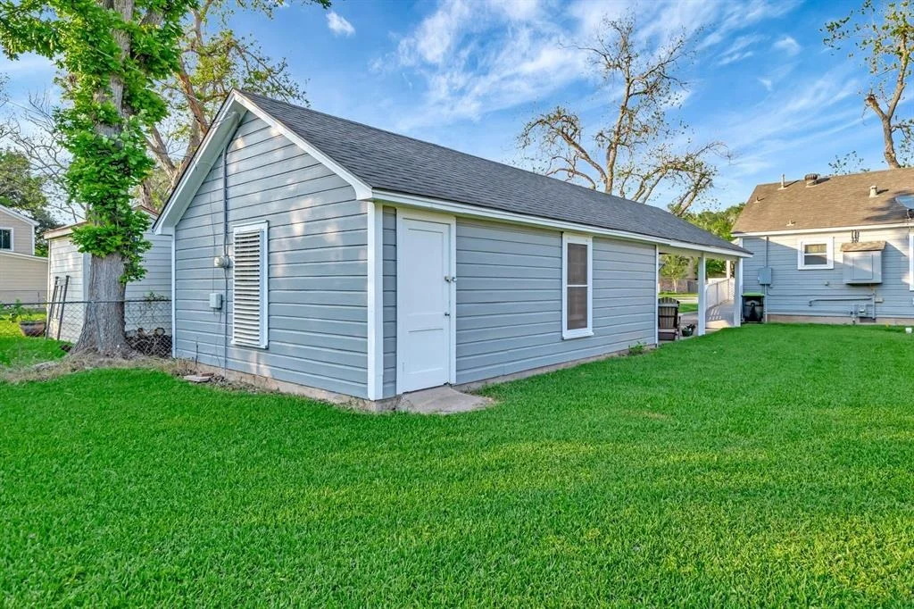 Photo of 820 Meadow Lane