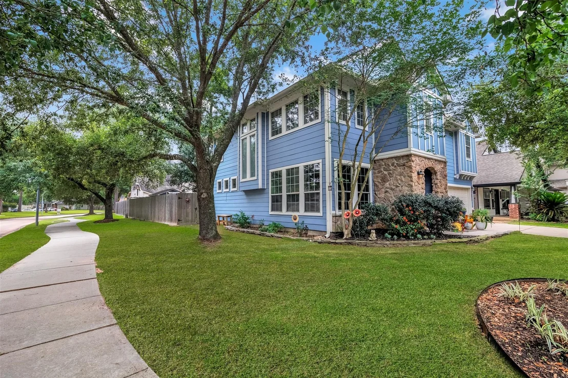 Photo of 19303 Young Oak Street