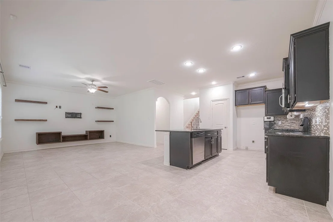 Photo of 2261 Oak Circle Drive N