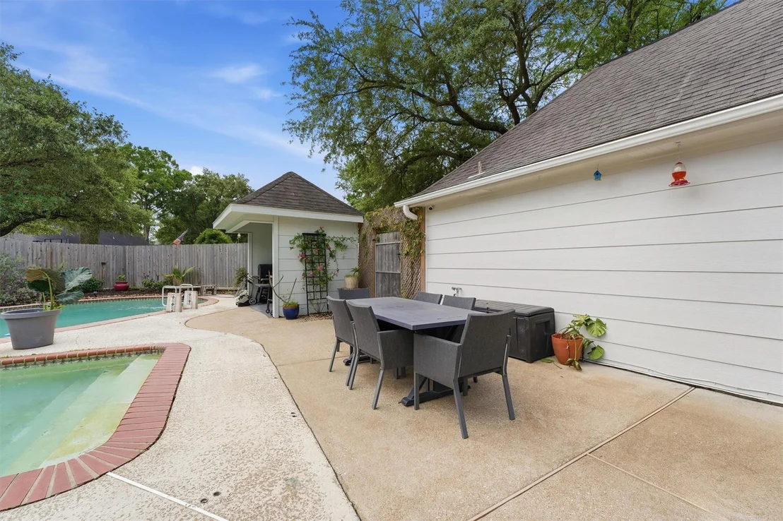 Photo of 615 Brenwick Court