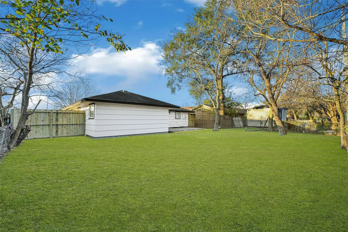 Photo of 5827 Heron Drive