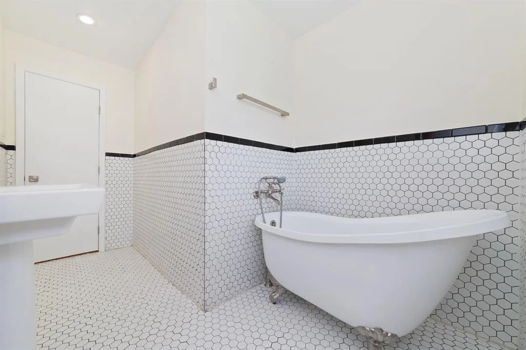 Photo of 6234 Shadow Crest Street