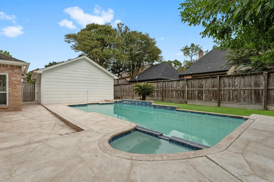 Photo of 1106 Crossroads Drive