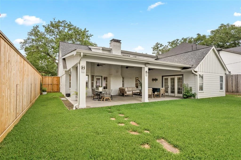 Photo of 854 W Forest Drive