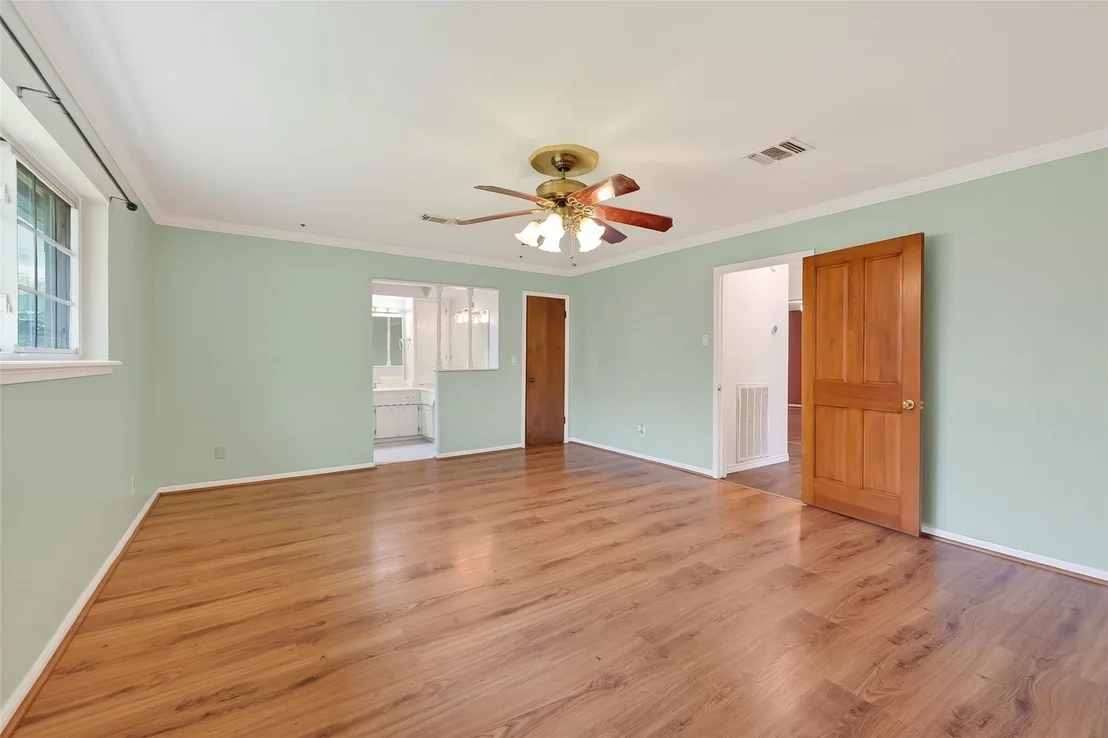 Photo of 906 Pear Tree Lane