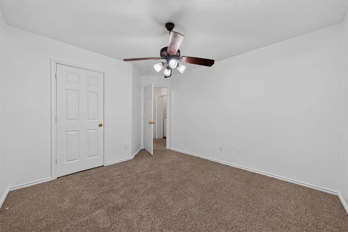 Photo of 130 S Walden Elms Circle