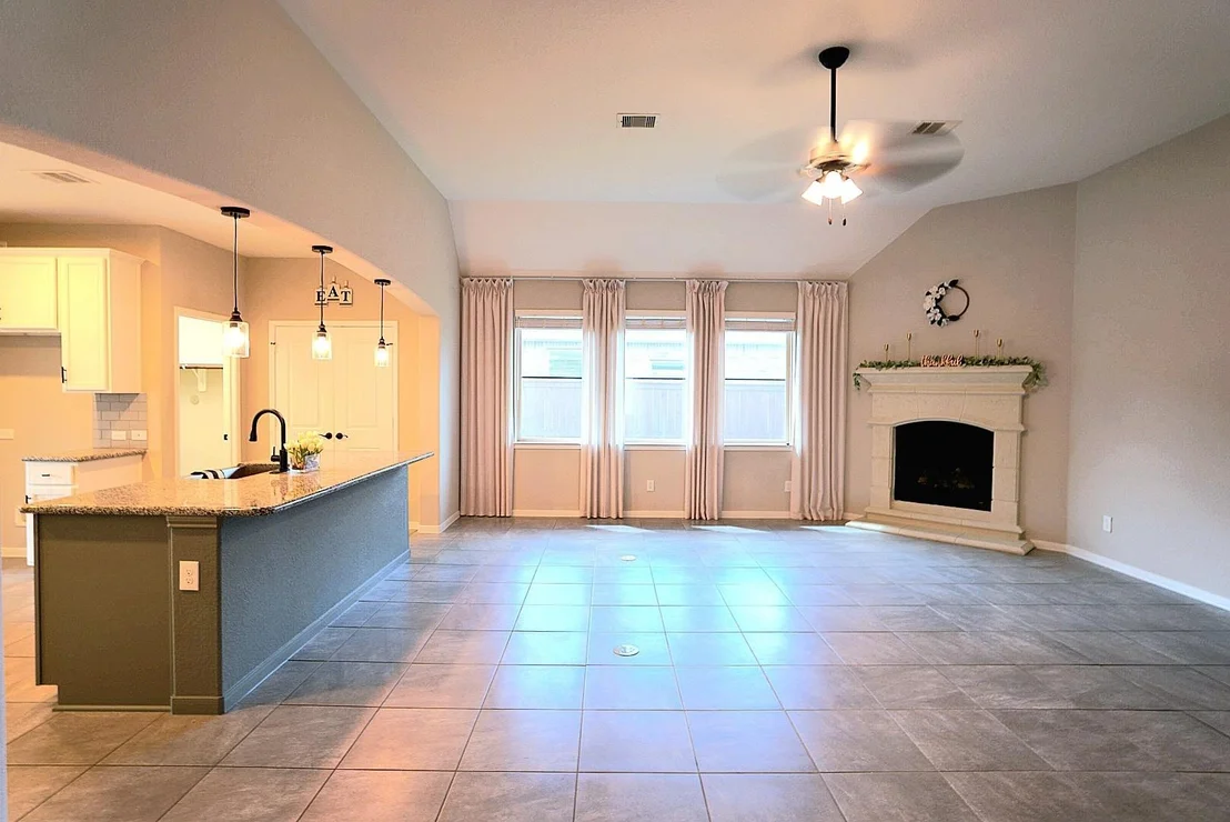 Photo of 704 Shadow Bend