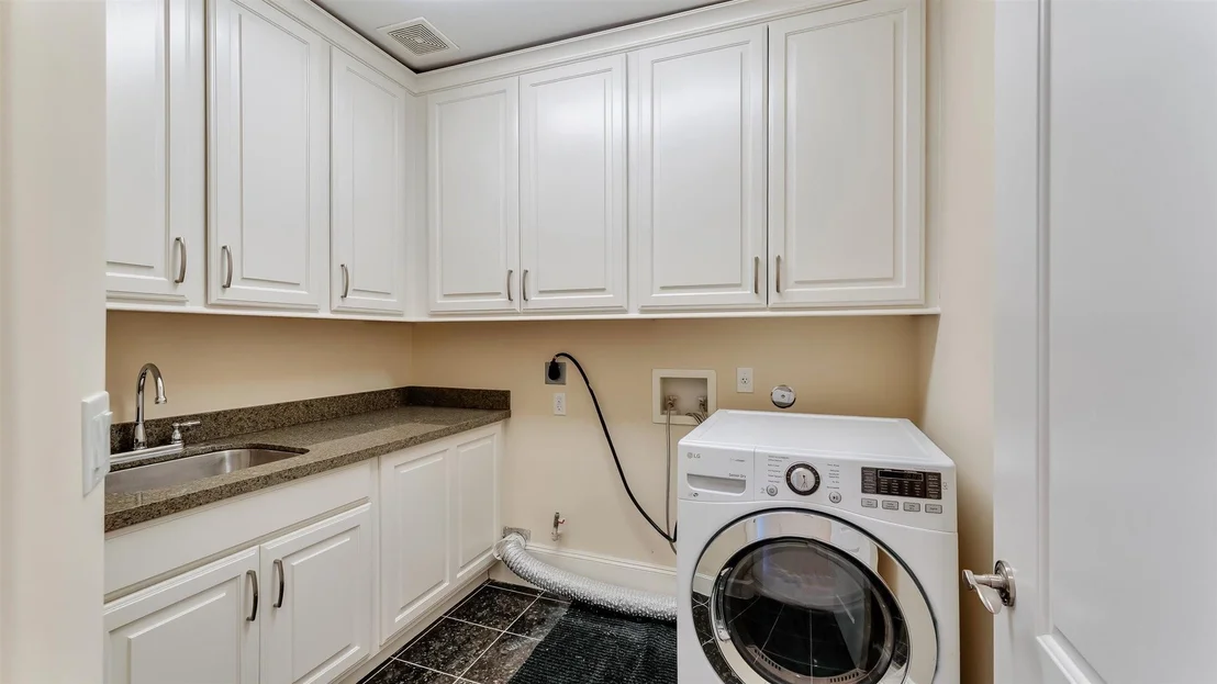 Photo of Unit E at 1700 Sunset Boulevard