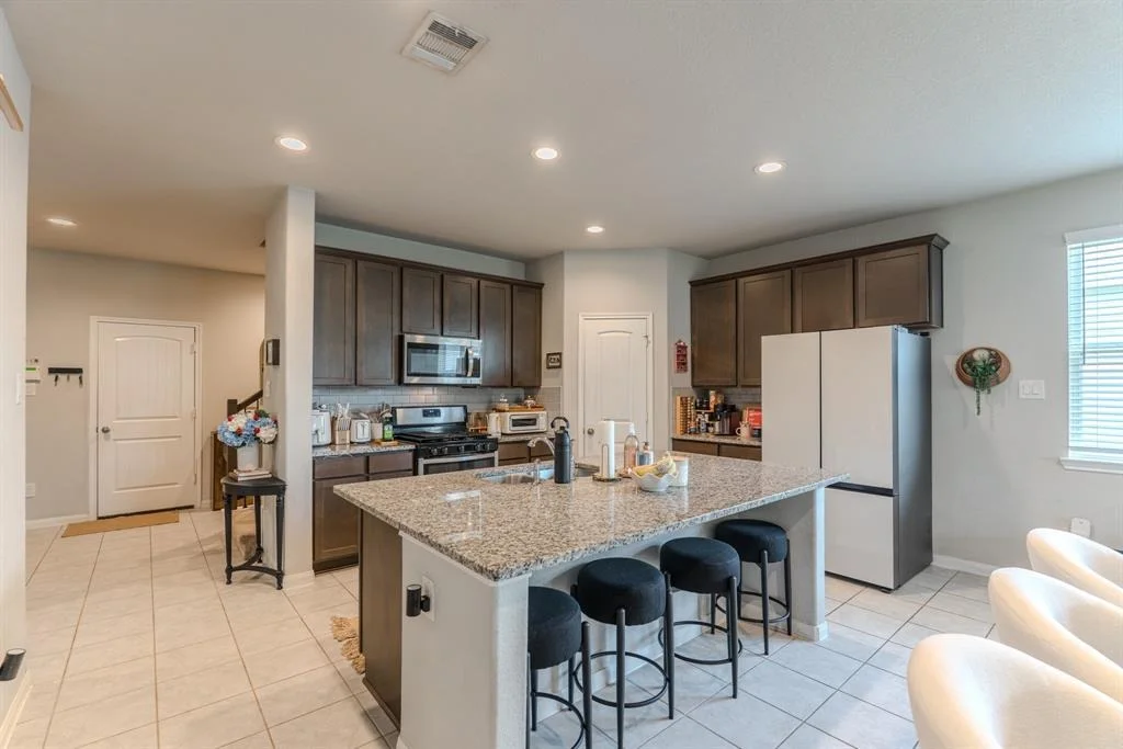 Photo of 17619 Harbourfront Road