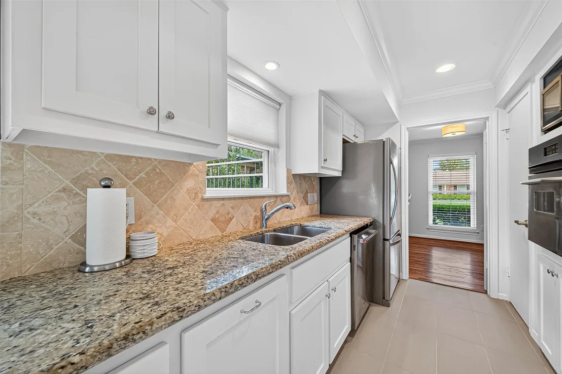 Photo of 9327 Meadowcroft Drive