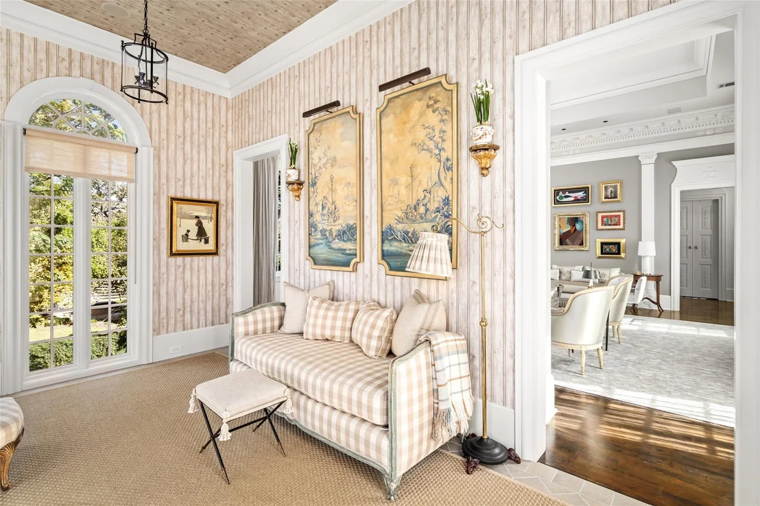 Photo of 6024 Memorial Drive
