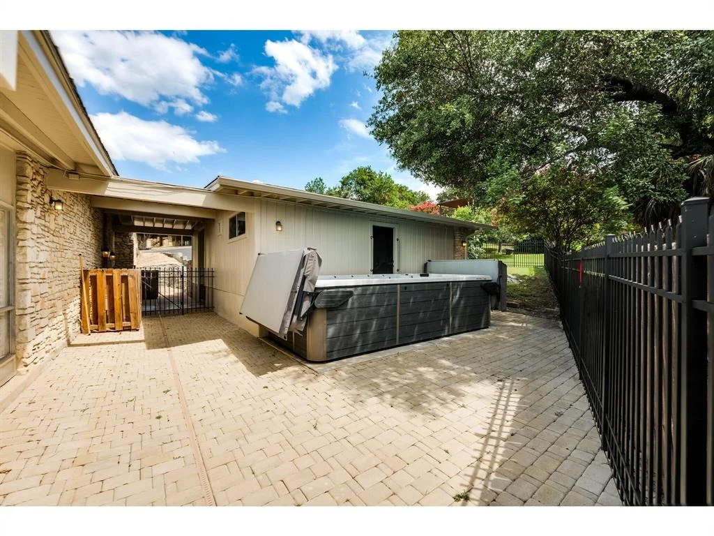 Photo of 723 Bermuda