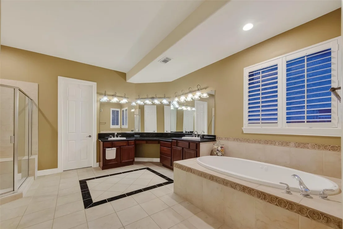 Photo of 14327 Norhill Pointe Drive